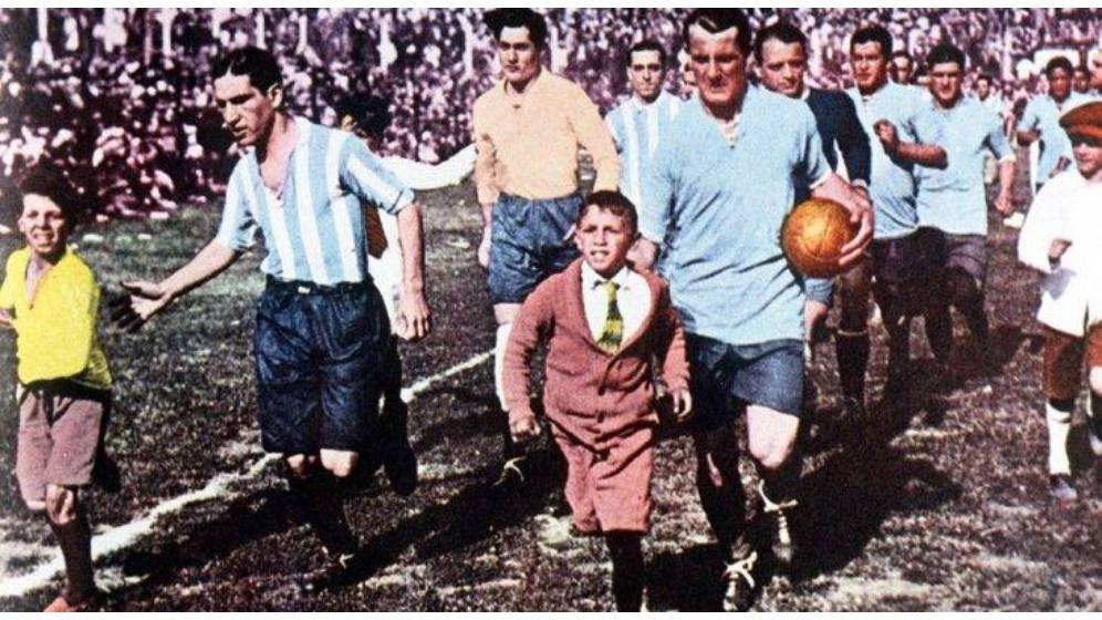 World Cup đầu ti&ecirc;n năm 1930 tổ chức tại Uruguay